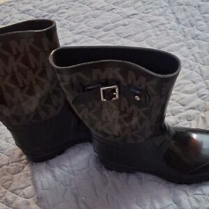 Michael Kors Black and Tan Logo Rain Boots/Size::9-No ORIGINAL BOX-CLASSY🎄🎄